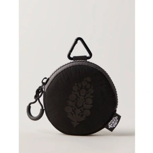 Free People Movement Essentials Only Pouch NWT - (black) - Picture 1 of 4